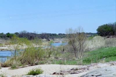 TEXAS LLANO RIVER CREEK SIDE.JPG